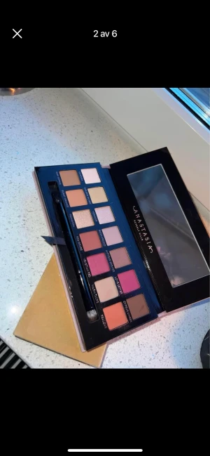 Anastasia palett - Super fin palett från Anastasia 🩷Modern Renaissance  🧡1 fläck på båda locket annars helt oanvänd och som ny🩷