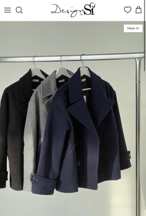 Design by si kappa!! - Säljer min design by si kappa jag köpte detta året i april💓Färgen mörkblå och storlek XS/S🙌🏼Kom privat för fler bilder🥰Har du budat måste du köpa😊