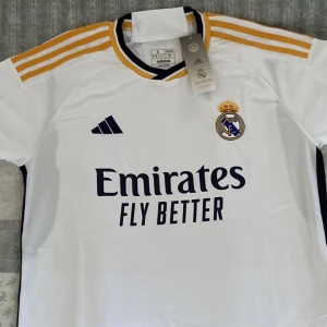 Real madrid cf. fotboll tröja - Helt ny