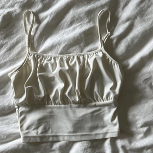 Topp - linne från hm i storlek xs, endast använd ca 2 ggr