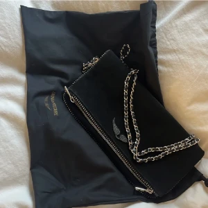 Zadig väska - Säljer denna Zadig väska som endast är använd 1 gång. Säljer för 2200kr+frakt. Ny pris 3265kr💕