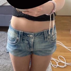 Jeans shorts  - Säljer mina jeans shorts från miss me, knappt använda ser ut som nya, inga defekter perfekt nu till sommarn