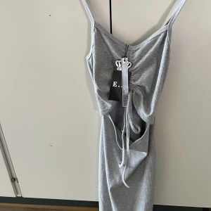 klänning  - från JFR. oanvänd 