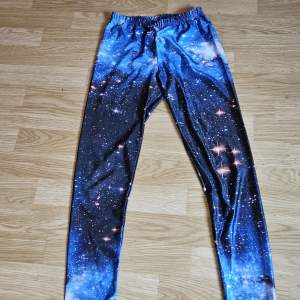 Galaxy leggings i glansigt material