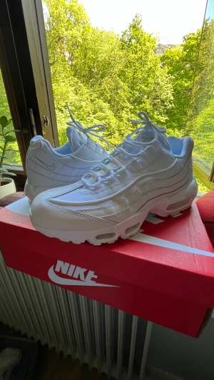 Nike Air Max 95 - Helt oanvända Nike air Max 95 Nypris: 1400kr Kom gärna med prisförslag 😁