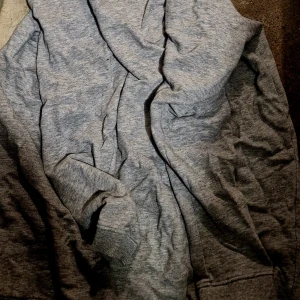 Tunn tröja  - Tunn tröja. Lite längre. 