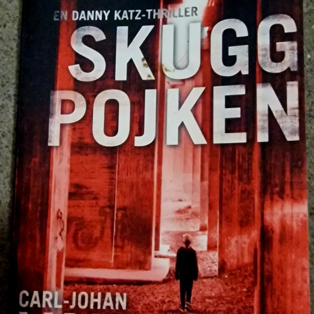 En thrillerbok skriven av Carl-Johan  Vallgren. . Övrigt.