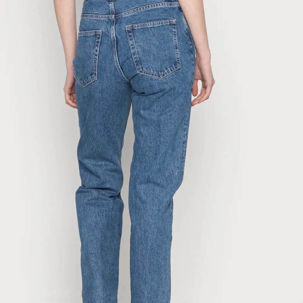 Säljer mina voyage straight high Weekday jeans. Älskar dem och dem är i superskick men har för många Weekday jeans behöver bli av med några. Ord pris 499. Jeans & Byxor.