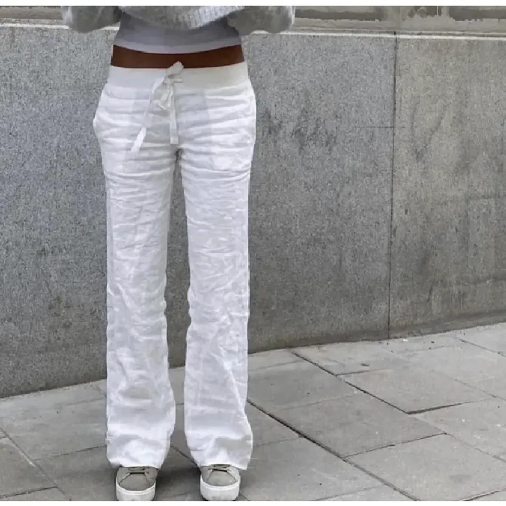 Söker dessa linnebyxor i XS/S. Hör gärna av dig om du kan tänka dig sälja. . Jeans & Byxor.