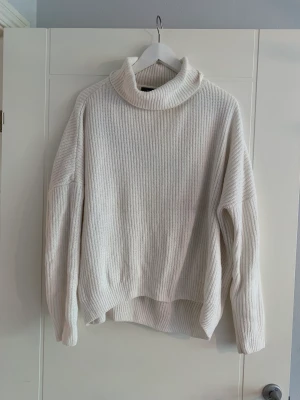 Turtleneck sweater - Turtleneck sweater från Primark. Väldigt mjukt och skönt material!  Den är lite oversized i modellen. 