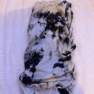 Klänning  - Mönstrad klänning i mycket bra skick! Passar stl s-l 🤍