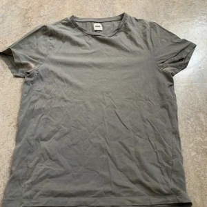 Superfin tröja från ASOS😍  - En super fin olivgrön/grå och bekväm tröja från ASOS som passar nästan till allt! (Bara använts 2 gånger)🙂 