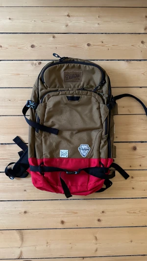 Dakine snow backpack - 20L Ski straps nowboard straps 