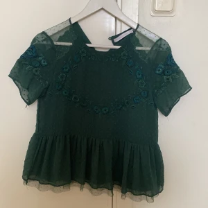 Zara topp - Sjukt snygg, aldrig använd!