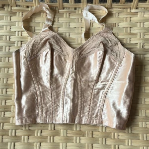 Rosa vintage korsett i satin - Jättegullig korsettopp i xs!!💞💞