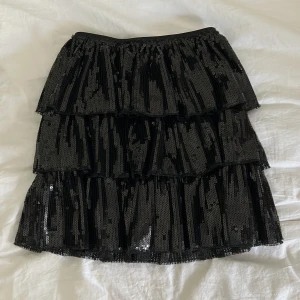 Zara glitterkjol - Jättefint skick, storlek xs!🖤