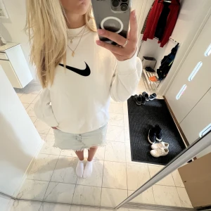 Vintage nike collegetröja - Så snygg vintage nike college tröja i perfekt skick, storlek M 💞