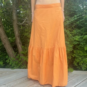 Långkjol - Superfin långkjol från Lindex! Perfekt till sommaren!🌸🌸 Skriv vid frågor💖Passar någon som är ca 160-165cm