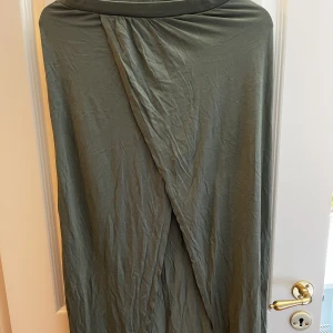 Grön Maxi kjol - Tunn o härlig Maxi kjol i grönt från asos