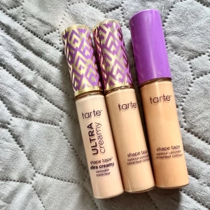 Shape tape concealer - Tre olika shape tape concealer (original & ULTRA CREAMY) i shades (35N medium i ultra creamy formulan, 36s med- tan sand och 35N medium i original formulan) i använt skick. Ca 1/3 kvar i shade 35N ultra creamy, 2/3 på 36S och mindre än halva på 35N origin