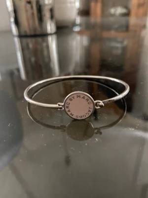 Marc Jacobs armband - Silver armband från Marc by Marc Jacobs, fint skick 