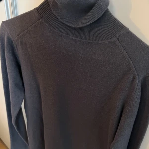 Polotröja - Superfin polotröja i grå/blå färg  Exklusive frakt 