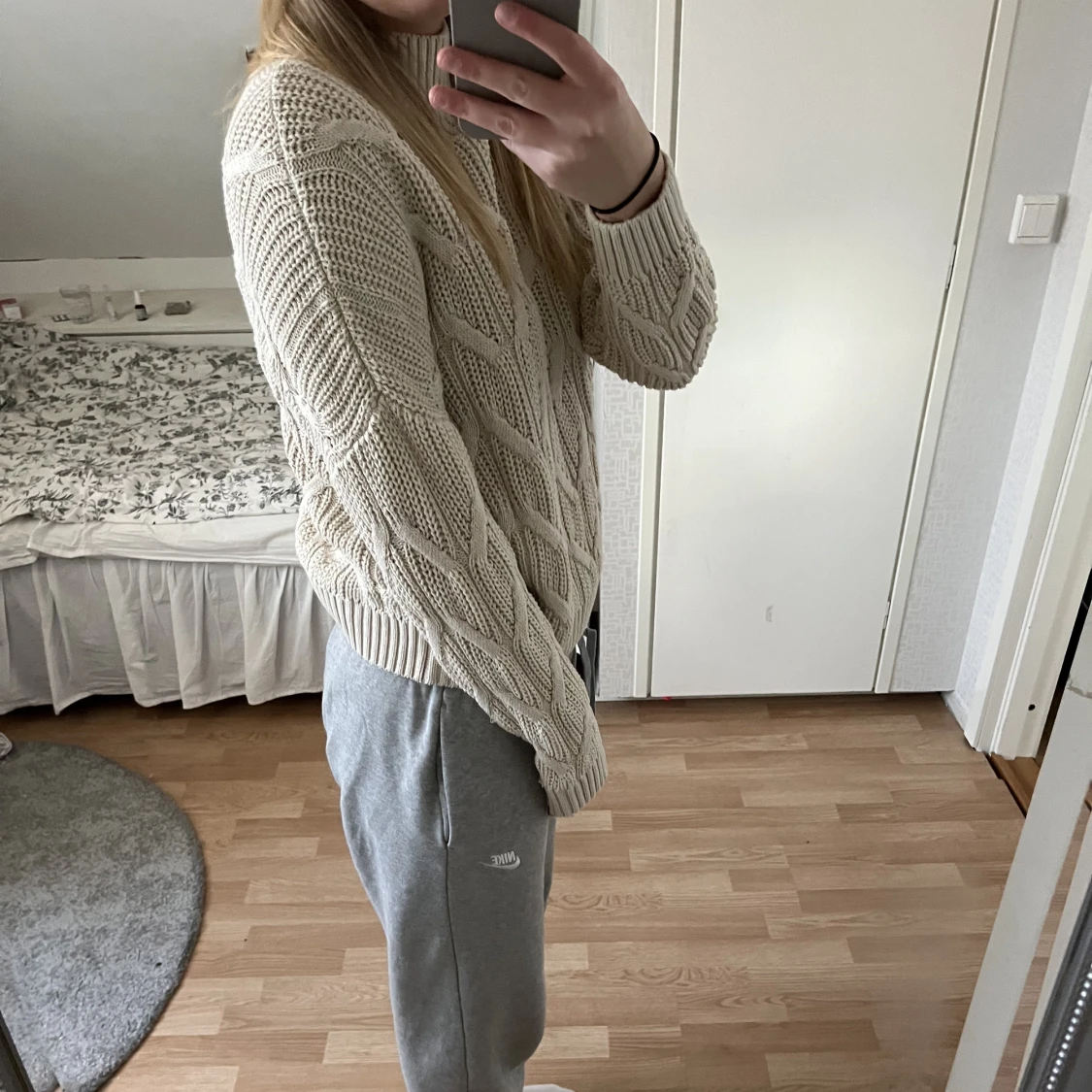 Beige stickad tröja från only!  - 90