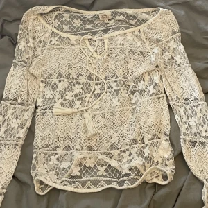 Spetströja - Snygg vit spetströja köpt secondhand ❤️