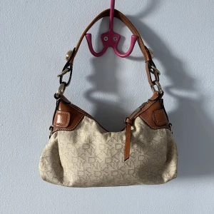 Vintage väska DKNY - Vintage väska från DKNY. Köpt på tradera. 