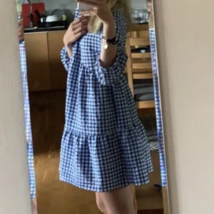 ZARA klänning - jättefin sommarklänning som är slutsåld på zara! mycket fint skick❤️