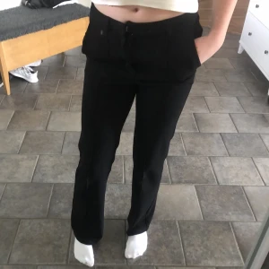 Kostymbyxor  - Supersköna kostymbyxor från Kappahl som jag inte har användning av längre. Lite korta på mig som är 170 cm. Storlek är 164 men passar för någon som har xs/s.  Skriv för mer bilder! 