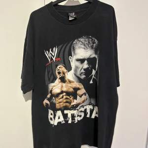 Dave batisa t shirt i bra skick i size 