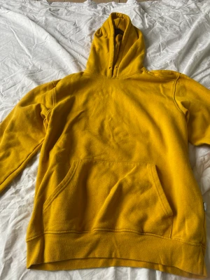 Tröja  - En tröja i M har aldrig använt 