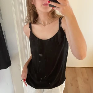 HOPE linne - I princip oanvänt linne från HOPE. Lätt och luftigt material