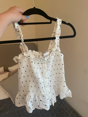 Superfin sommartopp  - En jättesött linne från hm som är i gått skick!🥰