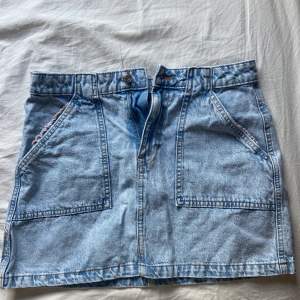 Jeans kjol från primark som inte kommer till användning. Skriv för fler bilder💗