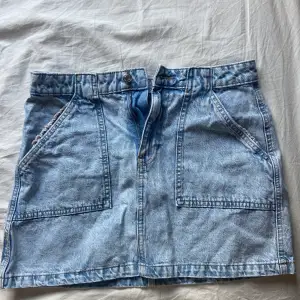 Jeans kjol från primark som inte kommer till användning. Skriv för fler bilder💗