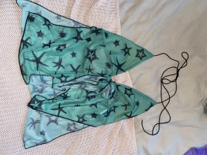 Grön haltertopp💚 - Grön haltertopp med knytning💚 supercool top men är lite liten för mig