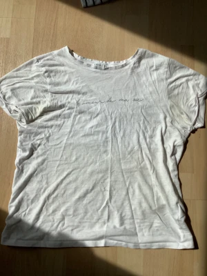 T-shirt  - Superfin T-shirt från Amisu i storleken medium💕
