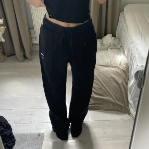 Gymshark Mjukisbyxor  - Mjukisbyxor från gymshark som tyvärr inte kommer till användning, använda 2-3 gånger 🫶