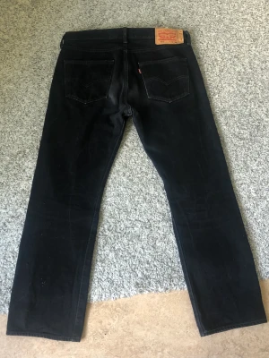 Levis 501 - Säljer mina Levis 501 använda ganska mycket men i okej skick