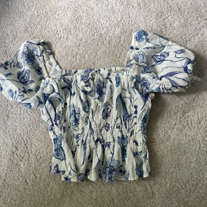 Blus - Säljer nu min så fina blus, slutsåld💕
