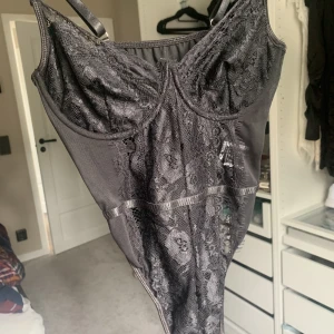 Body - Svart body strl s ( ganska liten i storleken ), använd en gång, säljer den då den är för liten för mig 