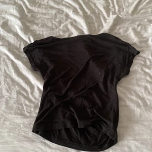 Tröja  - säljer denna jätte fina tröjan som är öppen i ryggen! Skriv för fler bilder! 