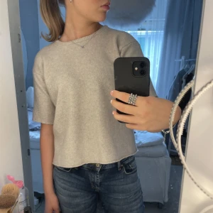 Stickad t-shirt brandy melville  - Inga defekter, säljer då den inte kommer till användning🤍