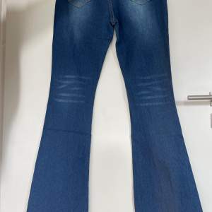 Ett par jätte snygga liknade Ltb jeans. Använd 0 gånger har kvar paketen de kom i. Köpt för 250kr säljer för 200kr man kan köpa de direkt för 210 och de är i storlek xs. Skriv vid frågor 