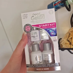 Nagelkit + uvlampa - Oanvänt och oöppnat, ingår 2 cleanser, base coat, top coat, uv lampa, nagelfil samt manikyrpinne. Säljes då jag har flera stycken🥰