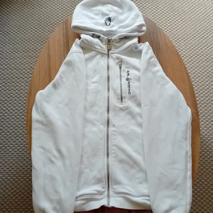 Sail Racing Kofta - Vit Sail Racing Hoodie stl 176, sitter typ som en vuxen S eller XS. PRIS KAN DISKUTERAS!