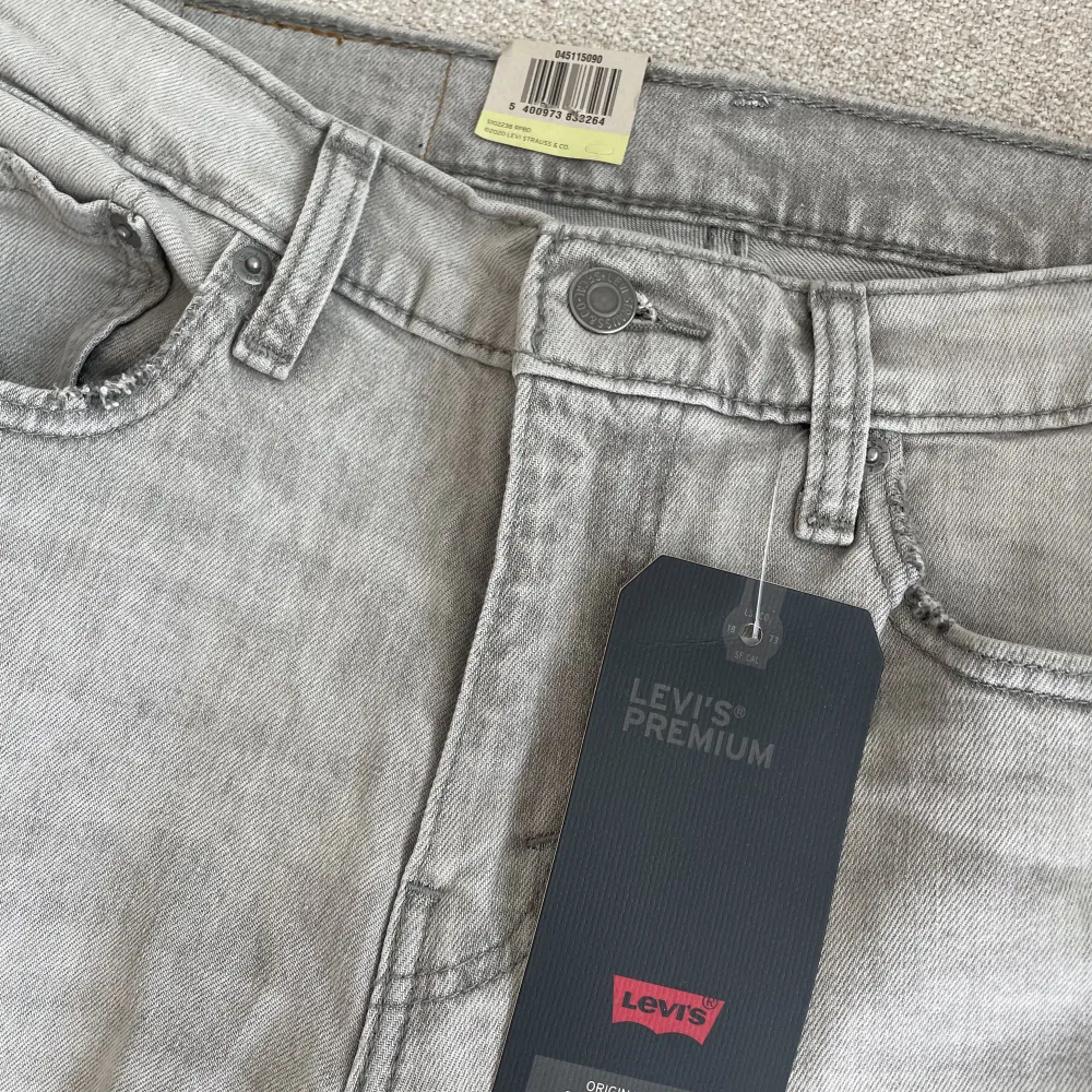 Helt nya Levis jeans, inga defekter, Storlek 32/32. . Jeans & Byxor.