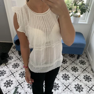 Blus - Så söt blus. Köpt second hand men från Lindex. Genomskinlig men skit snygg. Storlek s❤️